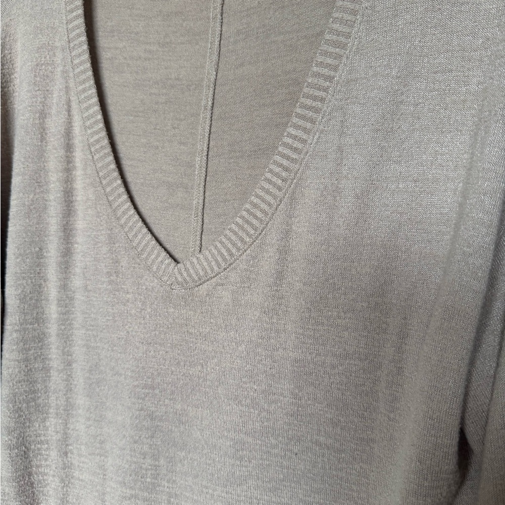 Abercrombie & Fitch Beige V-Neck Sweater - Picture 3 of 3